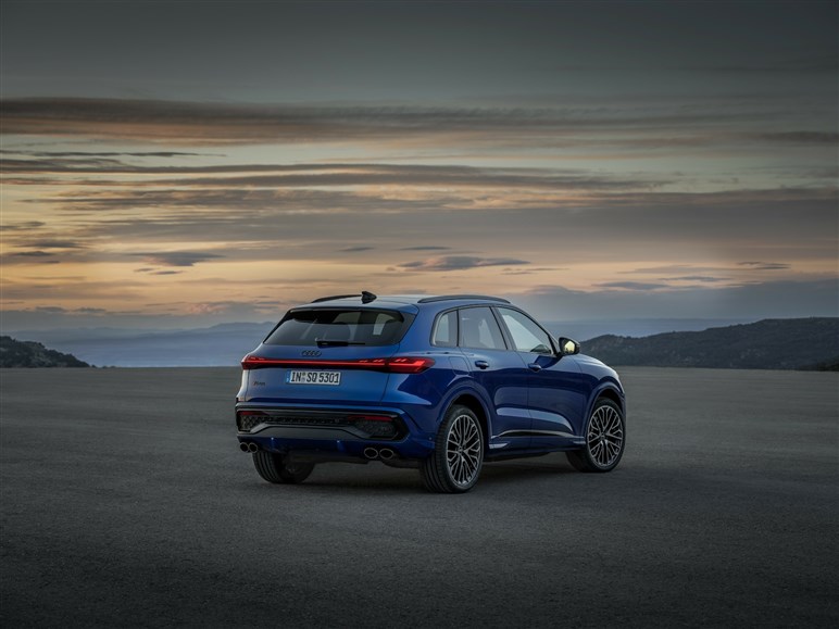 アウディの人気SUV「Q5」が新型に。スポーティなデザインへと一新、MHEV化で約840万円から