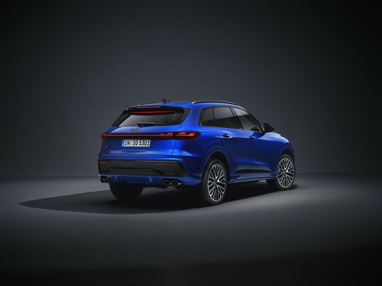 アウディの人気SUV「Q5」が新型に。スポーティなデザインへと一新、MHEV化で約840万円から