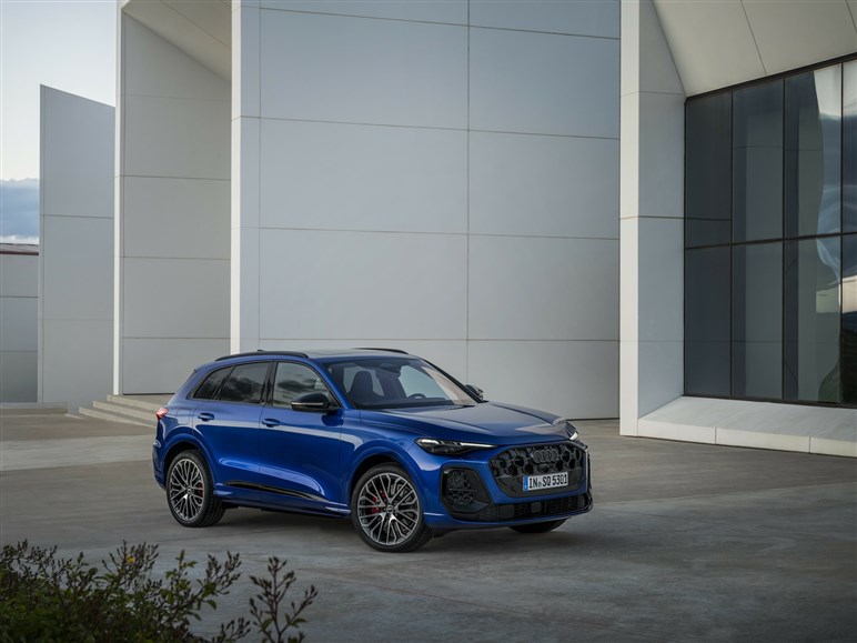 アウディの人気SUV「Q5」が新型に。スポーティなデザインへと一新、MHEV化で約840万円から