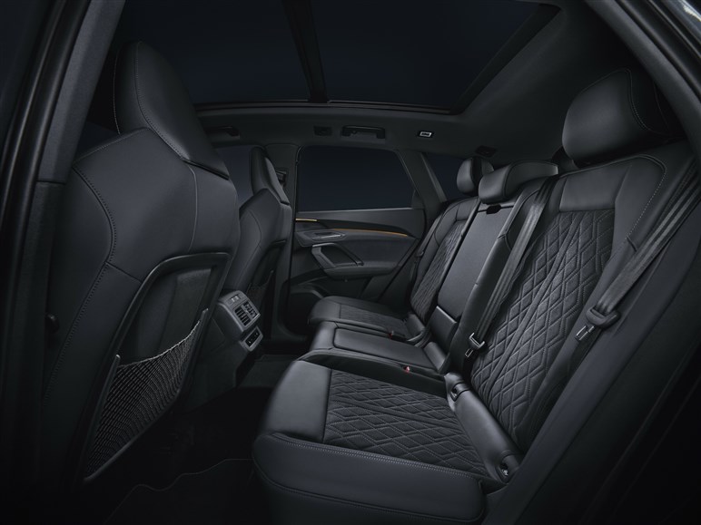 アウディの人気SUV「Q5」が新型に。スポーティなデザインへと一新、MHEV化で約840万円から