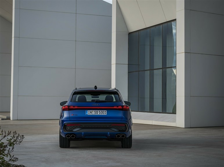アウディの人気SUV「Q5」が新型に。スポーティなデザインへと一新、MHEV化で約840万円から