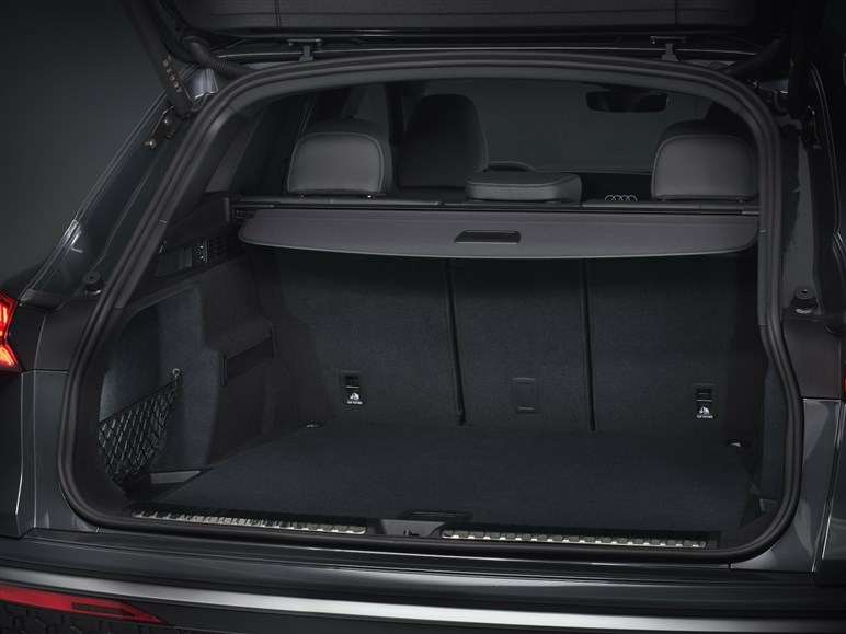アウディの人気SUV「Q5」が新型に。スポーティなデザインへと一新、MHEV化で約840万円から
