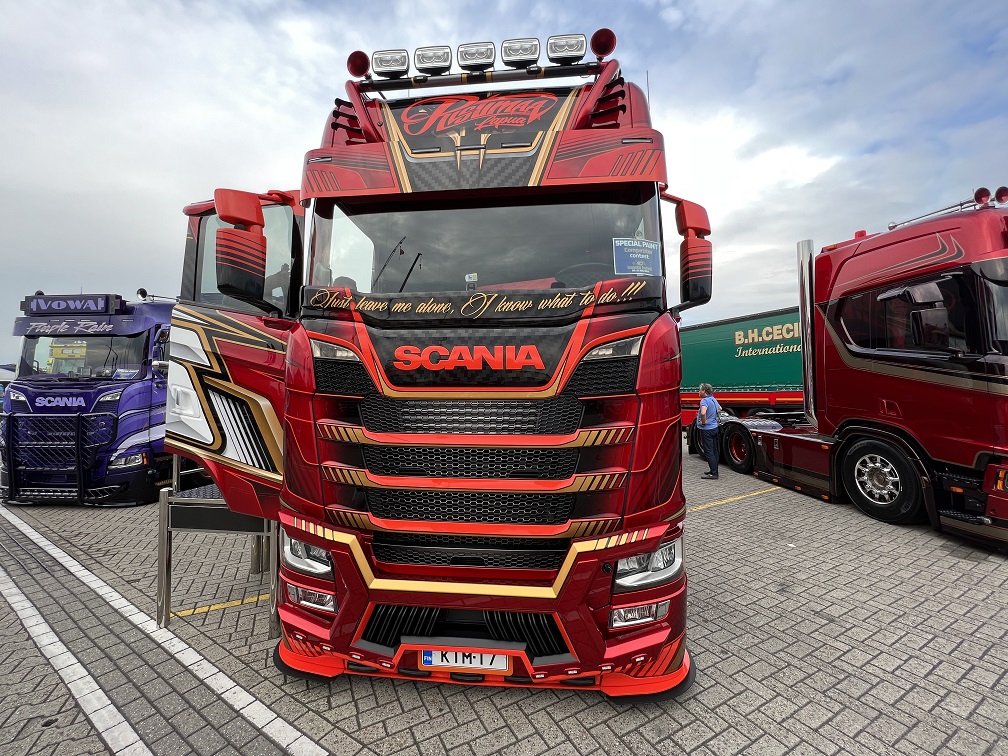 2 0台が集結 ヨーロッパ最大級のトラック カスタマイズショー Truckstar Festival 22とヨーロピアントラック内装カスタマイズショップを視察訪問 Autobild Japan 自動車情報サイト 新車 中古車 Carview