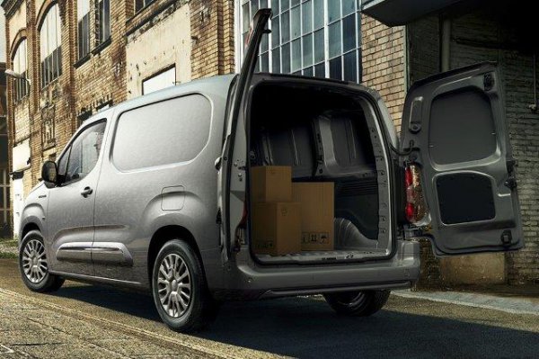 トヨタに商用ev誕生 新型プロエースシティelectricがデビュー間近 気になる中身はプジョー製 ベストカーweb 自動車情報サイト 新車 中古車 Carview