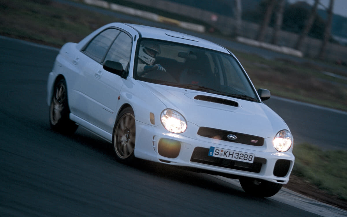 軽量化のため「ラゲッジの床」すらなかった！「インプレッサWRX STI スペックC」は「地上を走るゼロ戦」だった