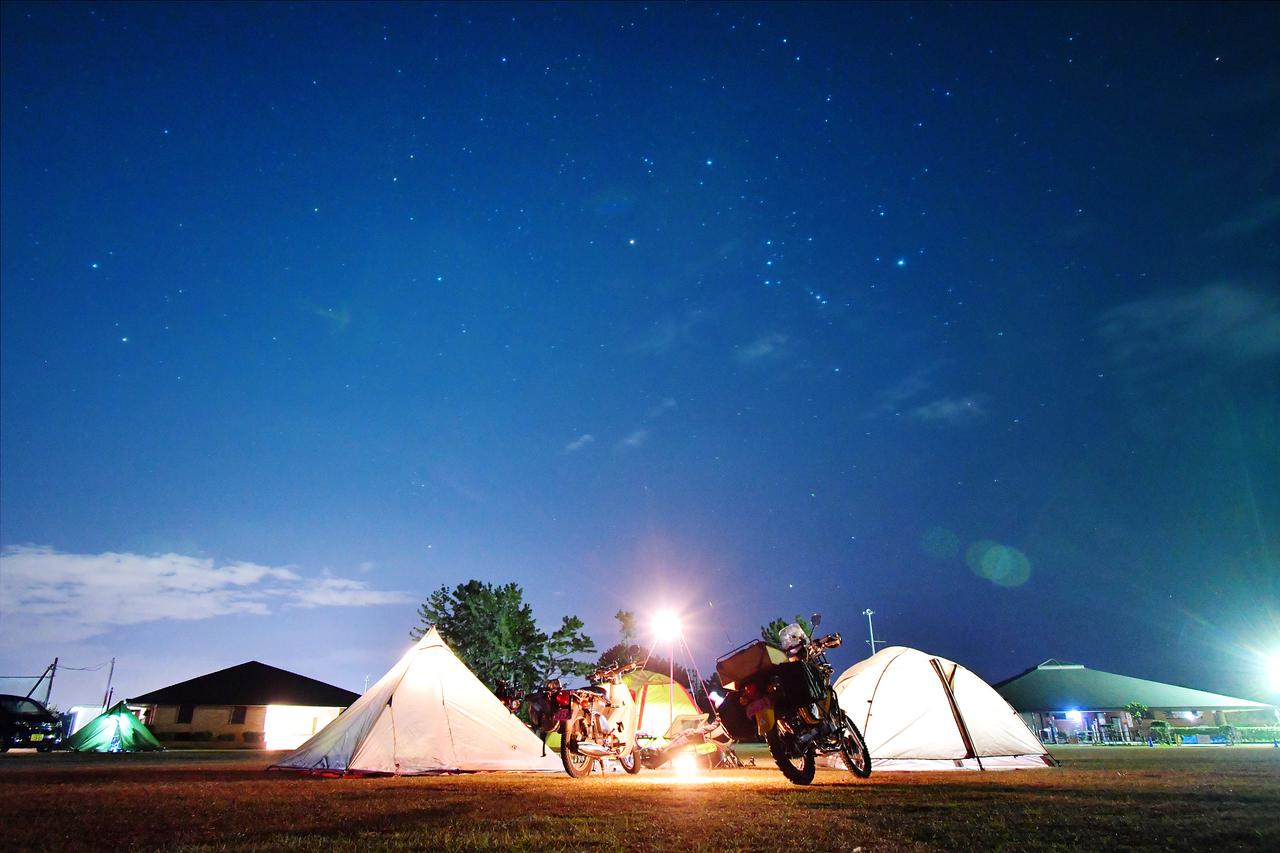 キャンプの夜は星景撮影が楽しいよ デジイチやgoproでの星の撮り方とか道具 便利なアプリを紹介するぞ 若林浩志のスーパー カブカブ ダイアリーズ Vol 54 Webオートバイ の写真 自動車情報サイト 新車 中古車 Carview