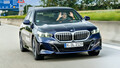 BMWの“Highway Assistant（ハイウェイ アシスタント）”をアウトバーンでテスト　制限速度なしの高速道路でも両手を離して走行可能かをチェック！