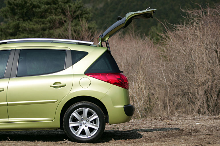 プジョー207にワゴン追加　SWの使い勝手･走りは？