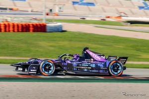 次期『カイエン』プロトの迷彩色、ポルシェの「フォーミュラE」マシンに採用…技術応用を強調