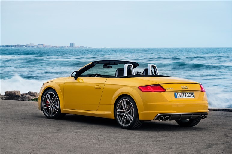 アウディ TTロードスター試乗、マツダ ロードスターと比較した