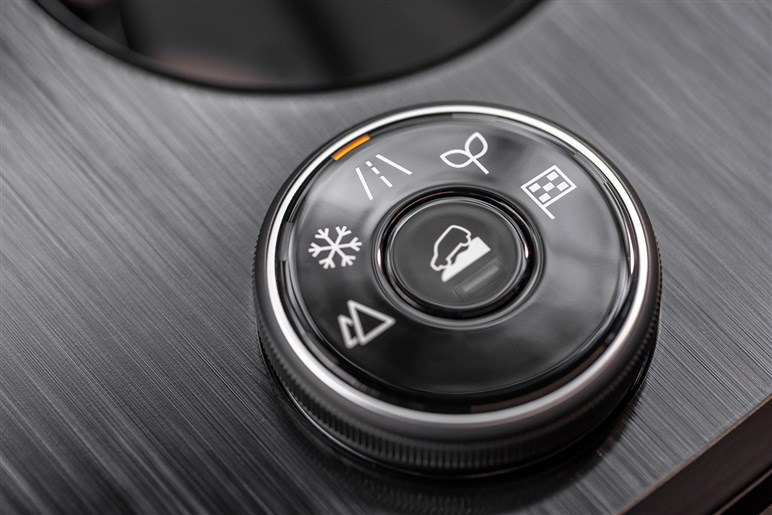 シャープなグリルの新しい「エクストレイル」が発売間近で一部グレードが受注停止に…何がどう変わりそう？