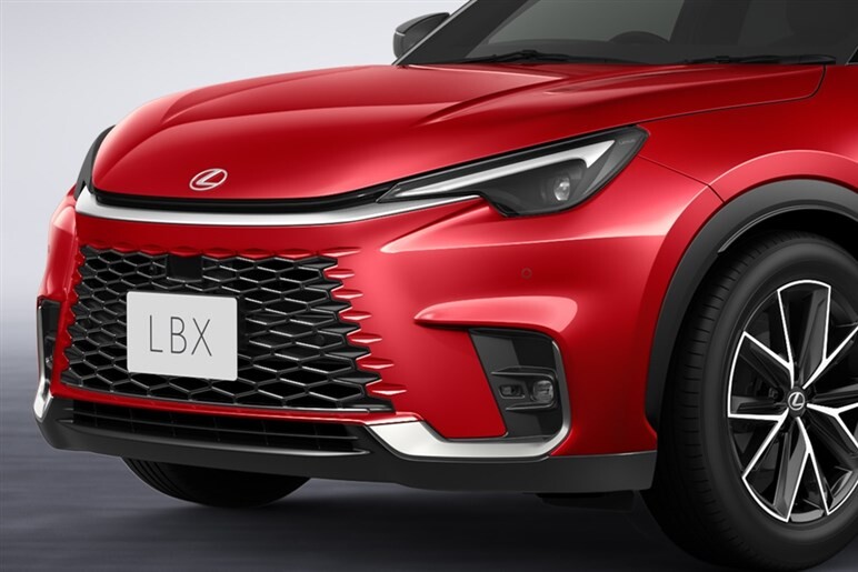 レクサスの人気コンパクトSUV「LBX」改良。走りと静粛性向上、スポーティな新グレード追加…420万円から