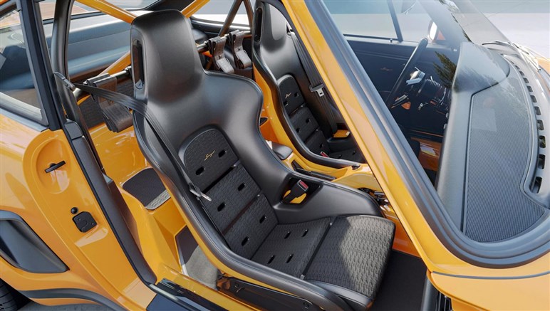 【ため息の出る美しさ】米シンガーの最新作は希少な「911SSE」オマージュ。限定100台で億超えは必至