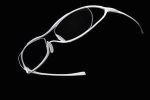 クルマを愛するオトナを彩る、レクサスのドライビングメガネに限定色