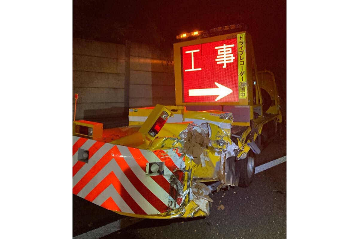 衝撃!? 「ノーブレーキでクルマが衝突」 NEXCOが衝撃映像、投稿！ “ながら運転”で起こる事故とは… ドライバーはどうするべきか