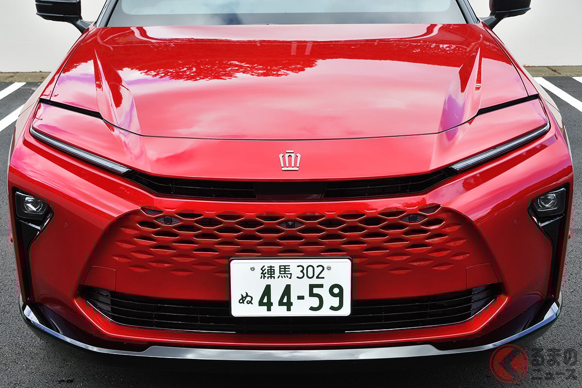 赤い…！ 赤すぎる！ トヨタの「新型ラージSUV」登場！ 全長5m級