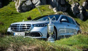 メルセデスベンツ『Sクラス』、1台限りのカスタマイズ仕様が「トロフィー返還式」に起用…ゴルフ全英オープン