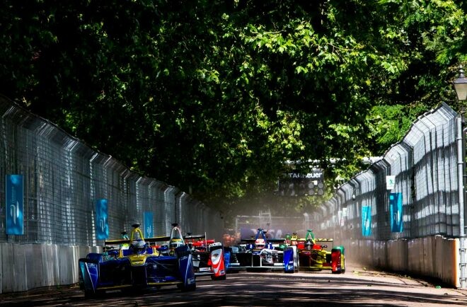 2016年ロンドンe-Prix、初めての電気自動車レースは退屈でも、今後に期待【日本のレース通サム・コリンズの忘れられない1戦】