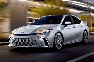 トヨタ「逆輸入」に現実味――大本命はカムリ？ 関税15%で揺れる国内セダン市場とは