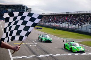 レギュレーション変更で手に汗握るレース展開の2025DTM最終戦！わずか0.169秒差で王者戴冠【みどり独乙通信】