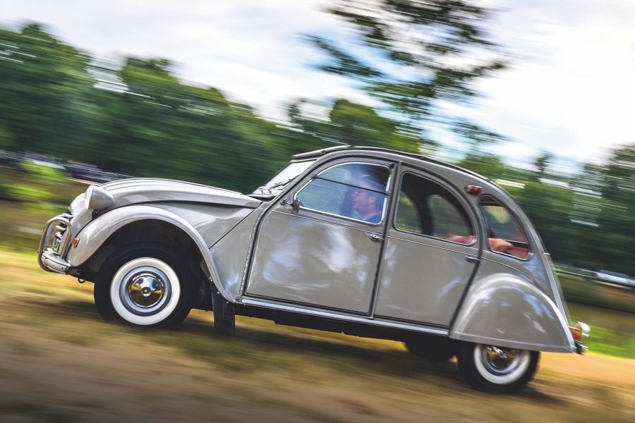 シトロエン2cv Dsを手掛けた自動車デザイナー ベルトーニのデザイン活動の軌跡 出版 大矢アキオ著 Autocar Japan 自動車情報サイト 新車 中古車 Carview
