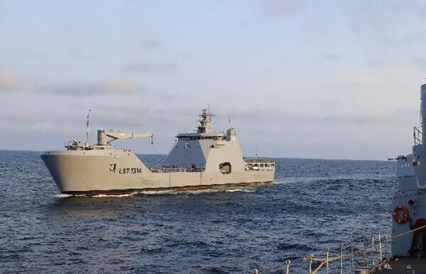 米海軍が「新型の戦車揚陸艦」建造へ “海外艦ベースで工期短縮”に「またかよ!?」の声