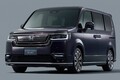 ホンダ「ステップワゴン」純正アクセで魅せる！重厚感あふれるブラックスタイル