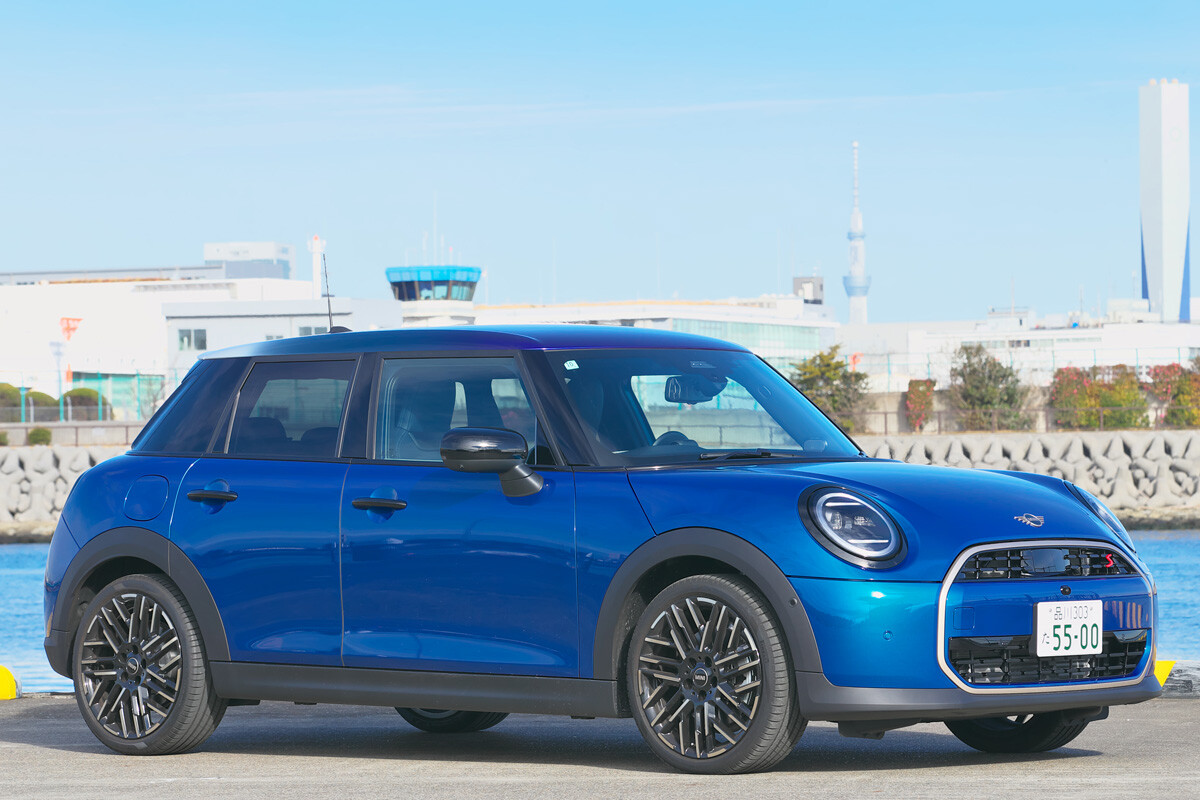 こだわり派のヤングファミリーにおすすめの「MINI COOPER 5ドアモデル」