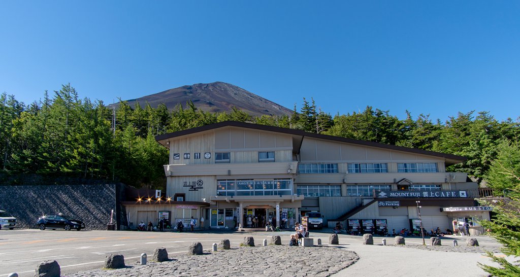 夏だ、富士山だ!!!　横浜－河口湖のレイクライナーが夏ダイヤで富士山五合目まで運行