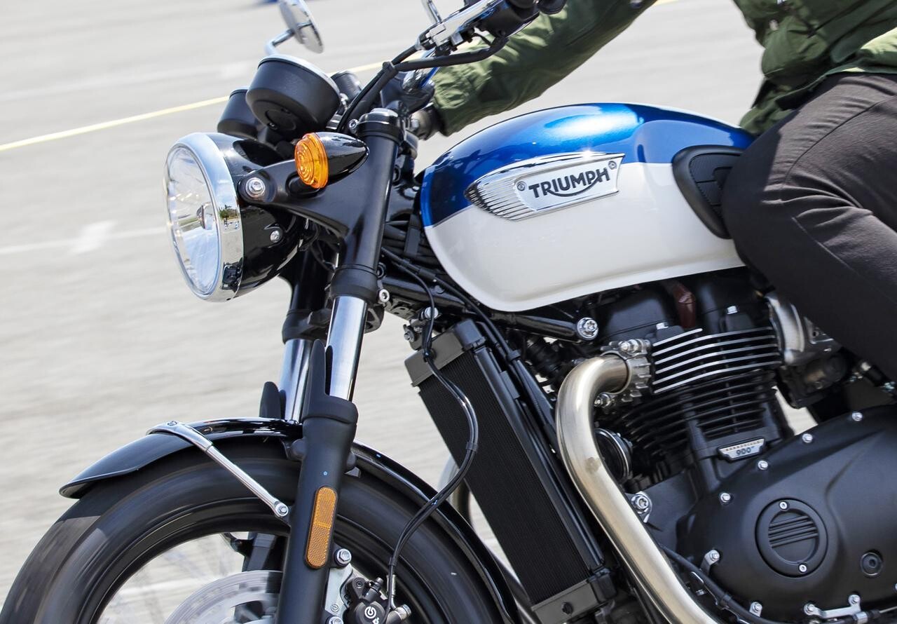 レビュー】トライアンフ新型「ボンネビルT100」に乗ってみた
