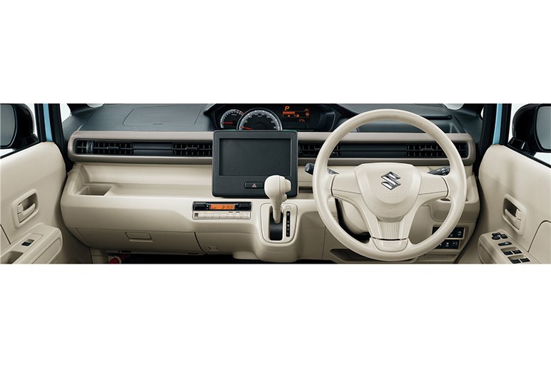 スズキ ワゴンR 標準車のシンプルなデザインは貴重だがACCは非装備。マイルドHVを選びたい