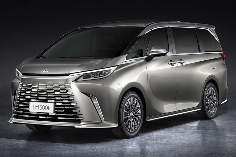 レクサス「LM」が前年比477%増と売れまくり。1500万円超の高額車をヒットさせるトヨタの“したたかさ”