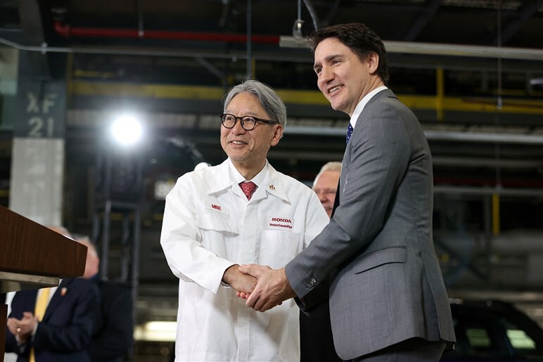 欲しくても買えない…注文殺到で長納期化の「ランクル」や「ジムニー」。なぜメーカーは増産しないのか？