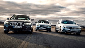 【ステーションワゴン対決】BMW 3シリーズ対メルセデスCクラス対VWパサート　ベストセラー3台を徹底比較　46枚もの写真付き！
