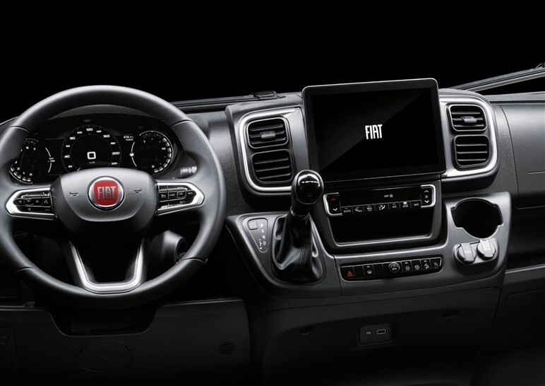 フィアット、キャンパーベースの商用バン「デュカト」を発売。2.2Lディーゼル搭載、約513万円から