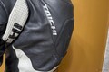 こんなに薄くて大丈夫?? 実際どうなの?? MFJのロードレースでは一部義務化されたバイク用エアバッグの実力とは？