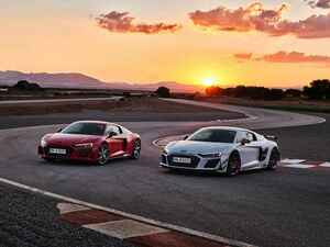 アウディより「R8 クーペ V10 RWD GT」と「TT RS クーペ アイコニックエディション」の憧れ系スポーツ2モデルがリリース
