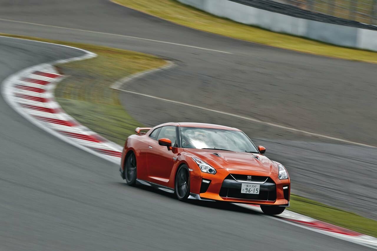 ニッポンが誇る3台のスポーツカー、その実力をサーキットで測る：後編【Playback GENROQ 2017】