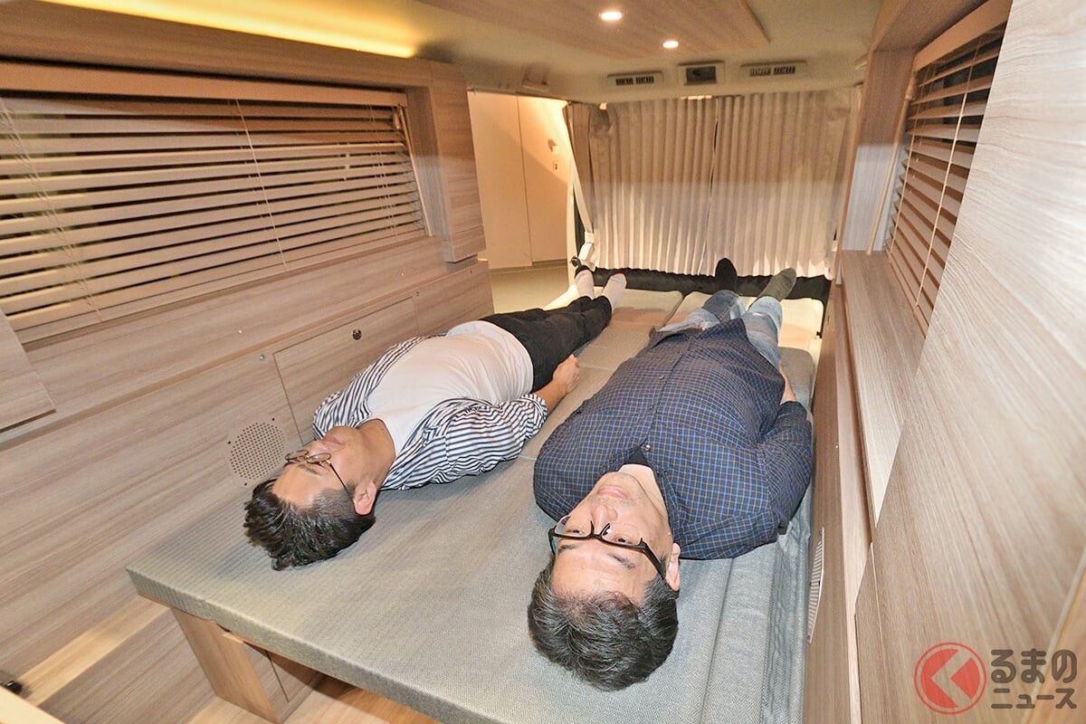 まるで「動くホテル」 広くて快適な“フラット空間”で大人も余裕で寝られる！ 「車中泊にオススメ」の国産車3選