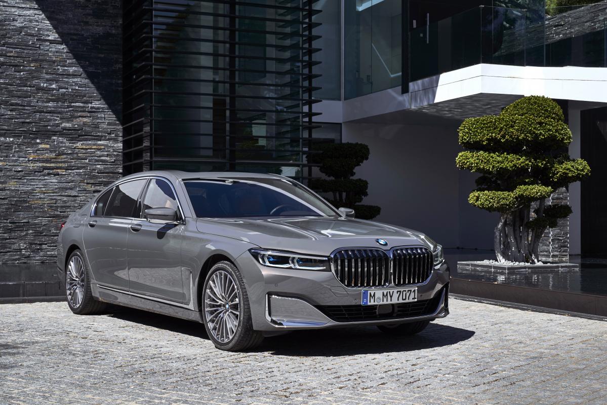Vip御用達フラッグシップモデルのサイズを比較 Bmw 7シリーズ対メルセデス ベンツsクラス Motorfan 自動車情報サイト 新車 中古車 Carview
