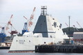 日米の「最新ステルス艦」が横須賀で顔を合わせた！“ピラミッドみたいな外観”の2隻が揃う