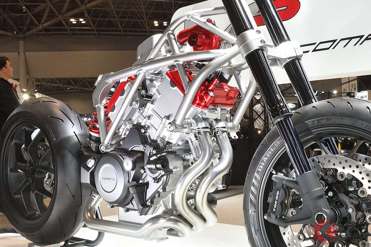 ホンダ“世界初”の「新型エンジン」を実機展示！ 「電動過給機×V