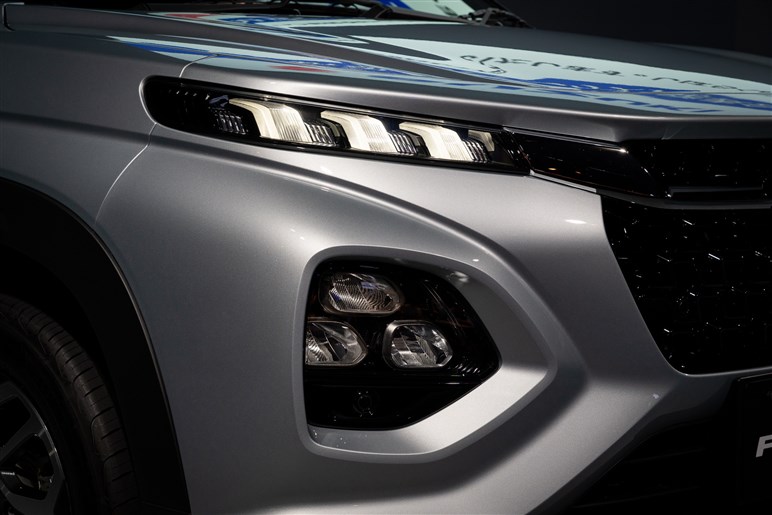 【250万円越え】新型コンパクトSUV「フロンクス」は“スズキの高級車”の悪夢を払拭できるのか？