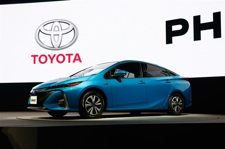 新型プリウスPHV発売。EV走行距離は68.2kmに大幅向上、価格は326万円から