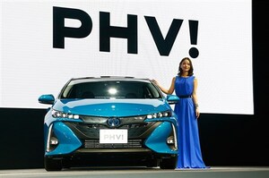 新型プリウスPHV発売。EV走行距離は68.2kmに大幅向上、価格は326万円から