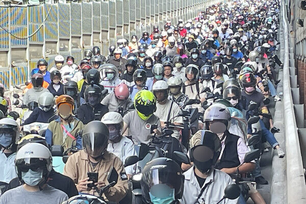 1台のバイクに何人乗ってるんだ…!? 世界一のバイク大国「台湾」のスゴすぎる“バイクあるある”