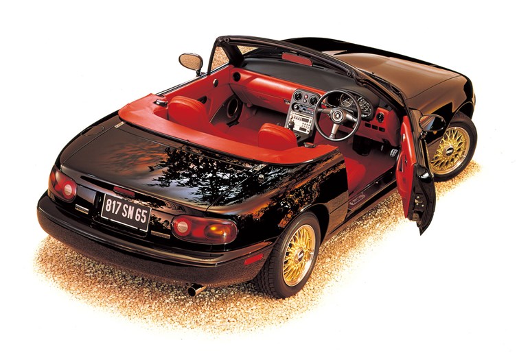 【贅沢すぎ】160万円なのにコンセプトカー並のガルウイングを装備。ロードスターに負けた不運の名車「セラ」とは？