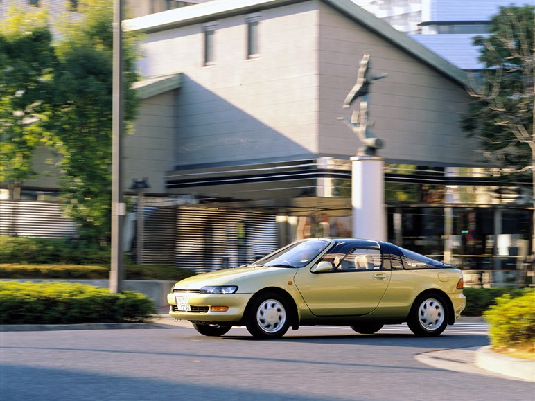 【贅沢すぎ】160万円なのにコンセプトカー並のガルウイングを装備。ロードスターに負けた不運の名車「セラ」とは？