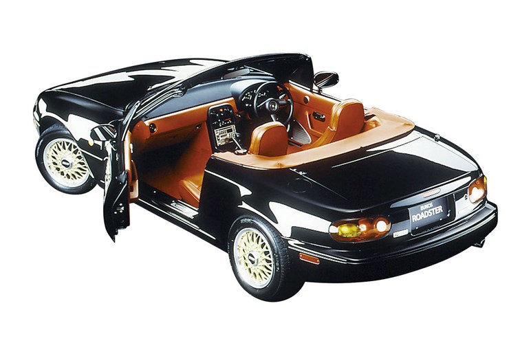【贅沢すぎ】160万円なのにコンセプトカー並のガルウイングを装備。ロードスターに負けた不運の名車「セラ」とは？