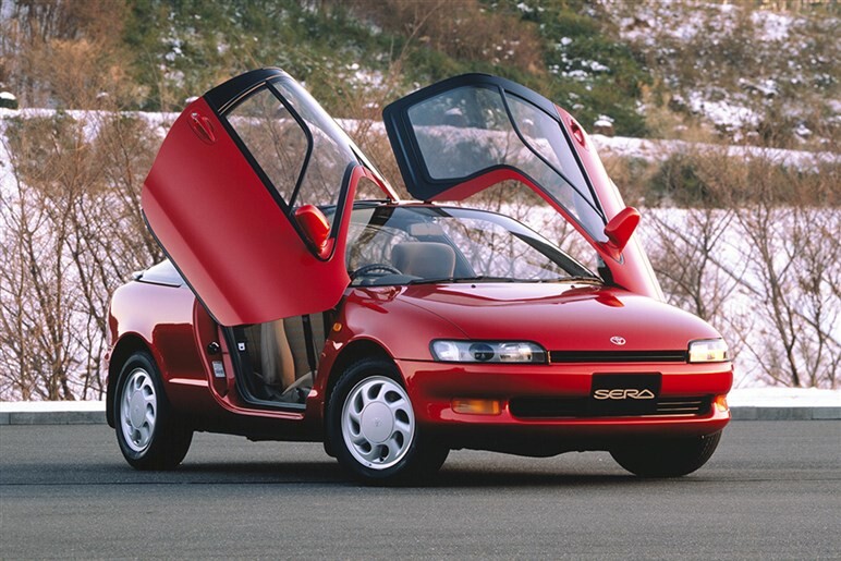 【贅沢すぎ】160万円なのにコンセプトカー並のガルウイングを装備。ロードスターに負けた不運の名車「セラ」とは？